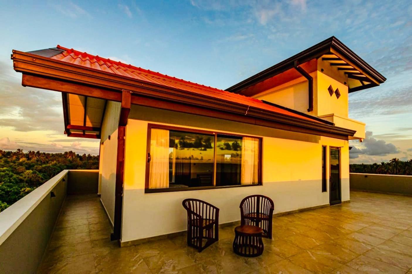 Ocean Front Villa Hikkaduwa Eksteriør bilde
