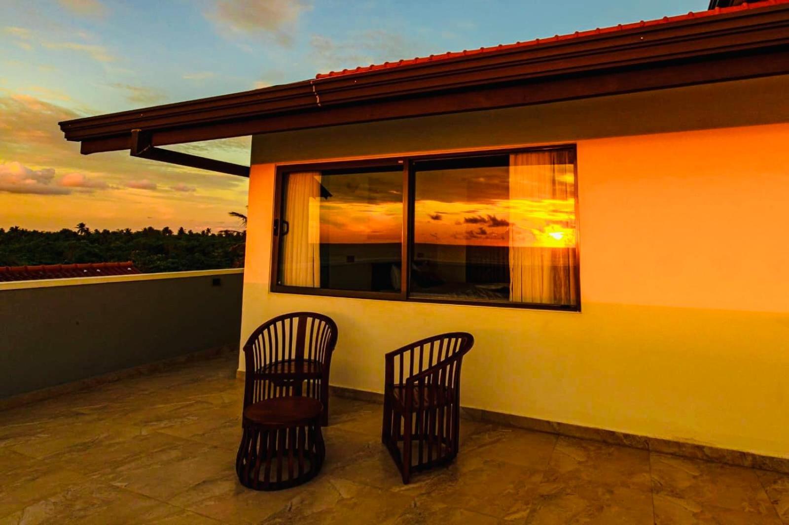 Ocean Front Villa Hikkaduwa Eksteriør bilde