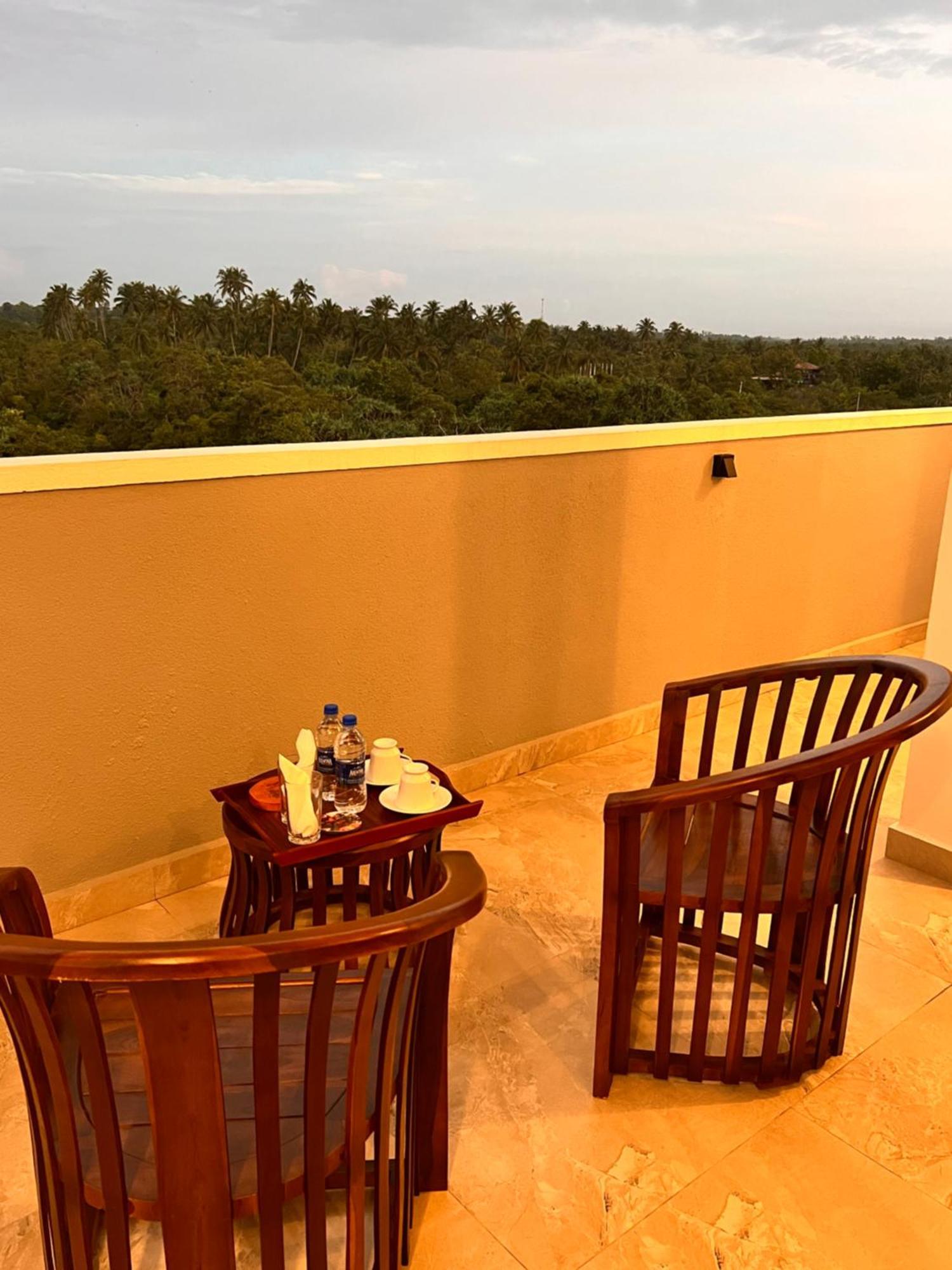 Ocean Front Villa Hikkaduwa Eksteriør bilde